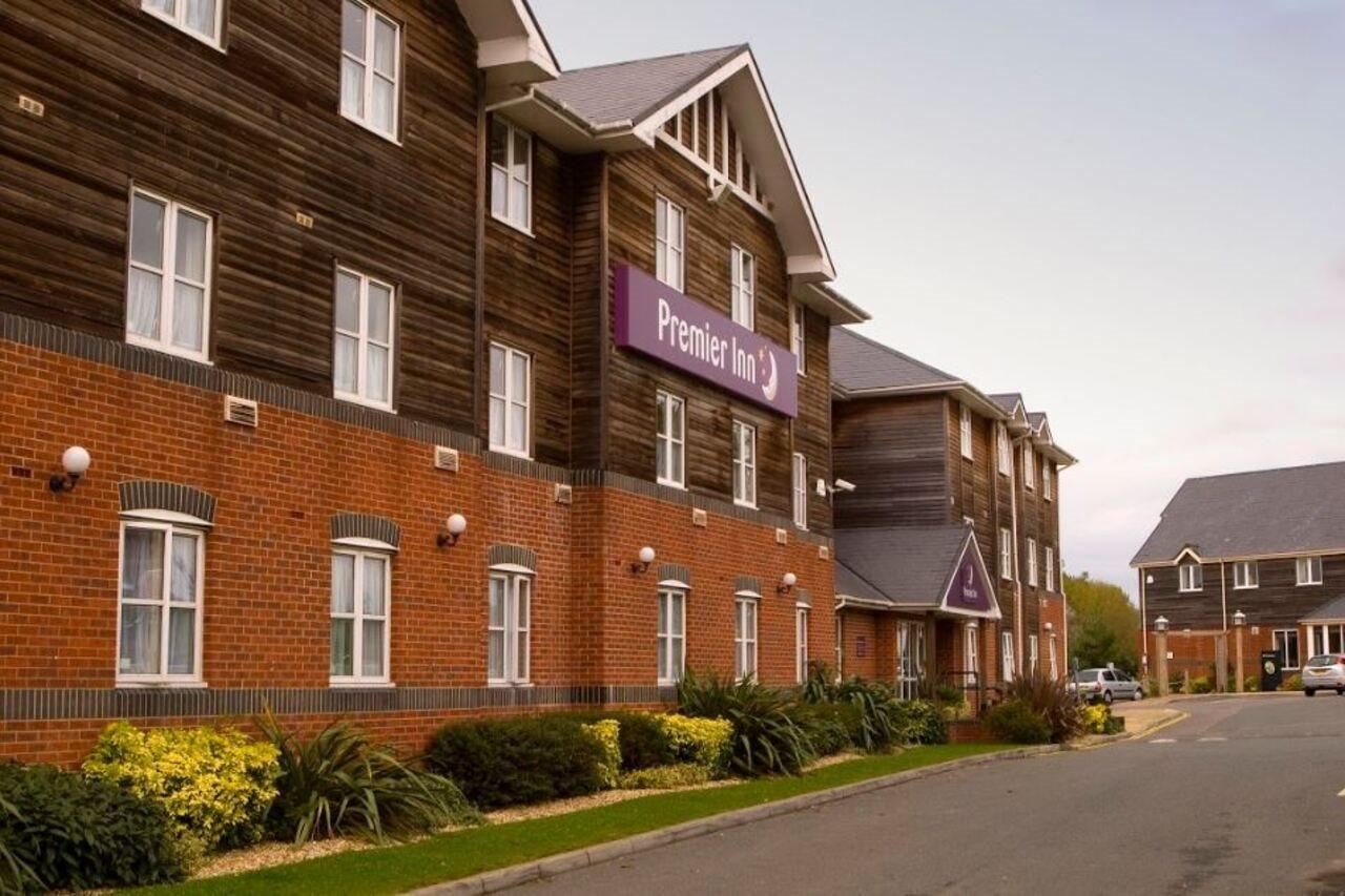 Premier Inn Isle Of Wight Newport  Exterior photo