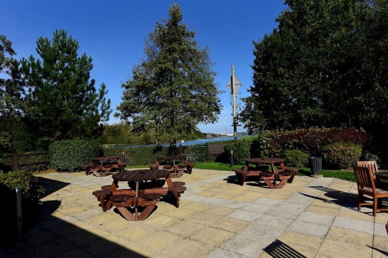 Premier Inn Isle Of Wight Newport  Exterior photo