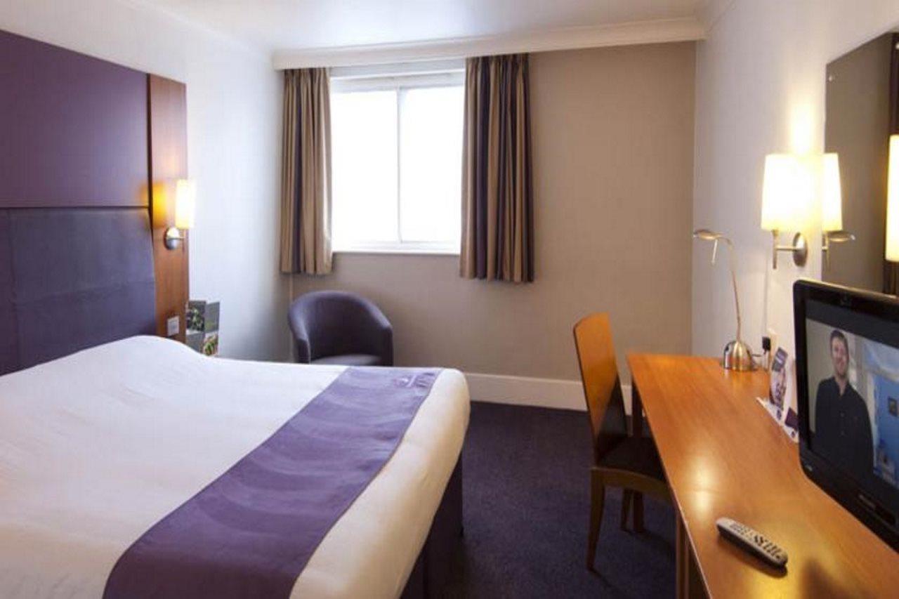 Premier Inn Isle Of Wight Newport  Exterior photo