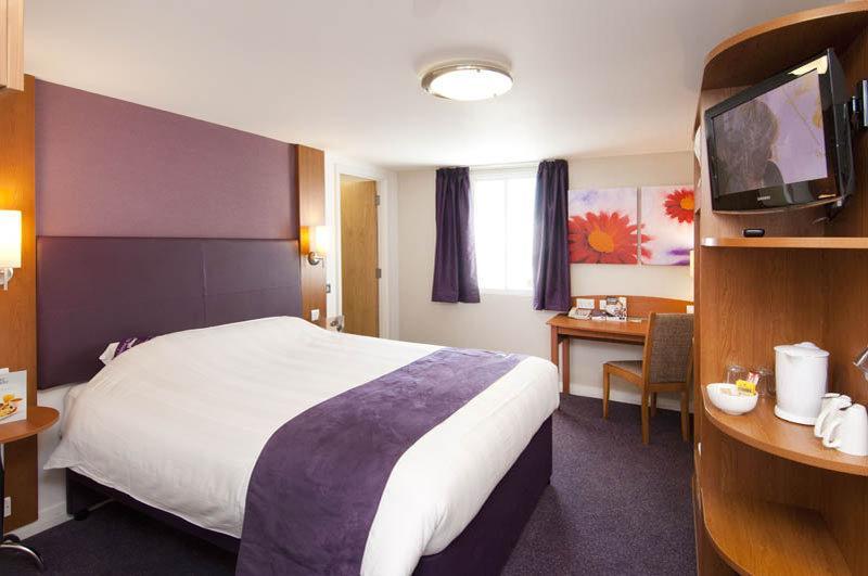 Premier Inn Isle Of Wight Newport  Exterior photo